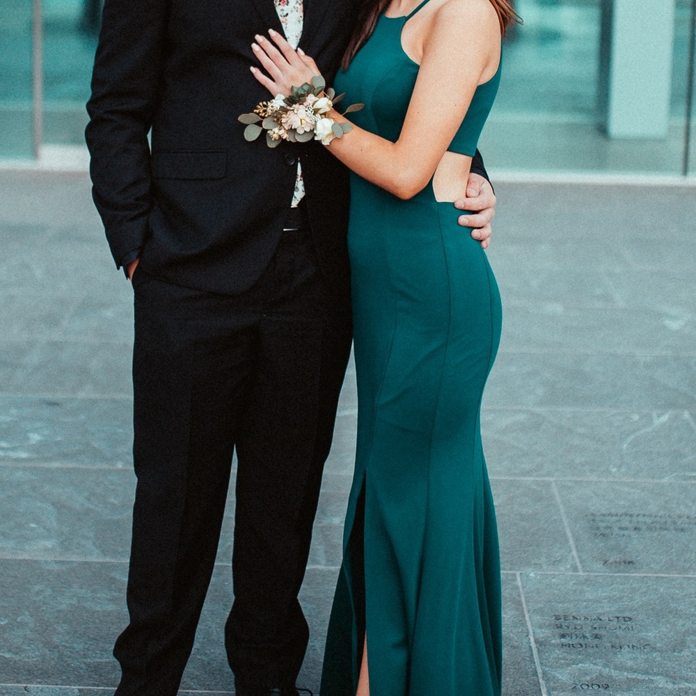 WORN ONCE beautiful emerald dress very flattering